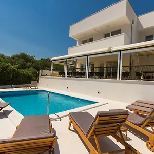 pansion-roko.hotels-in-trogir.com/